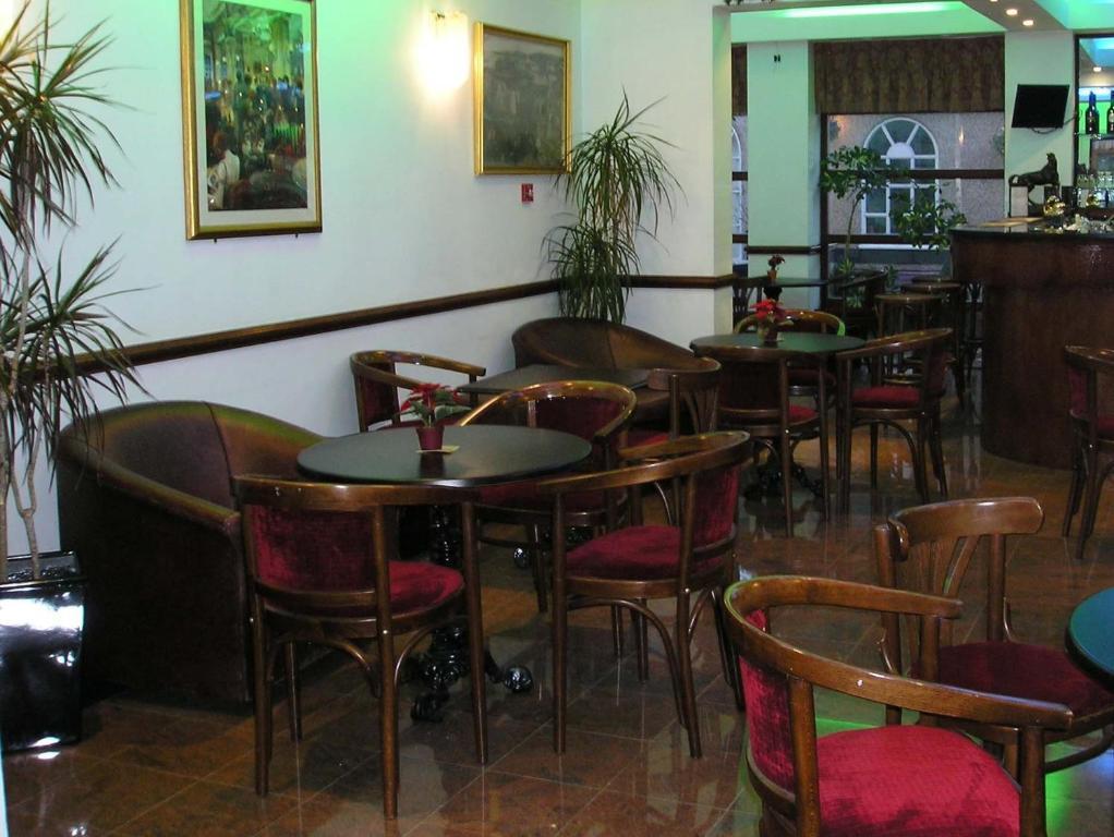 Kings Paget Hotel West Drayton  Экстерьер фото