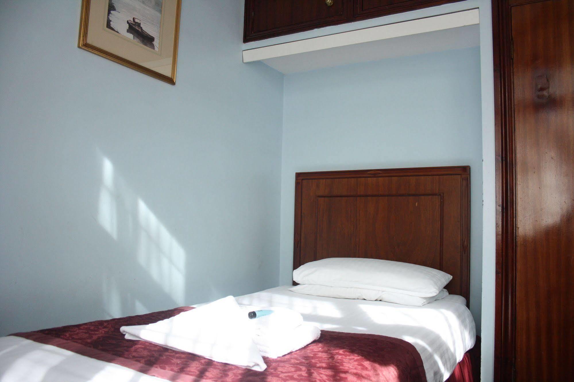 Kings Paget Hotel West Drayton  Экстерьер фото