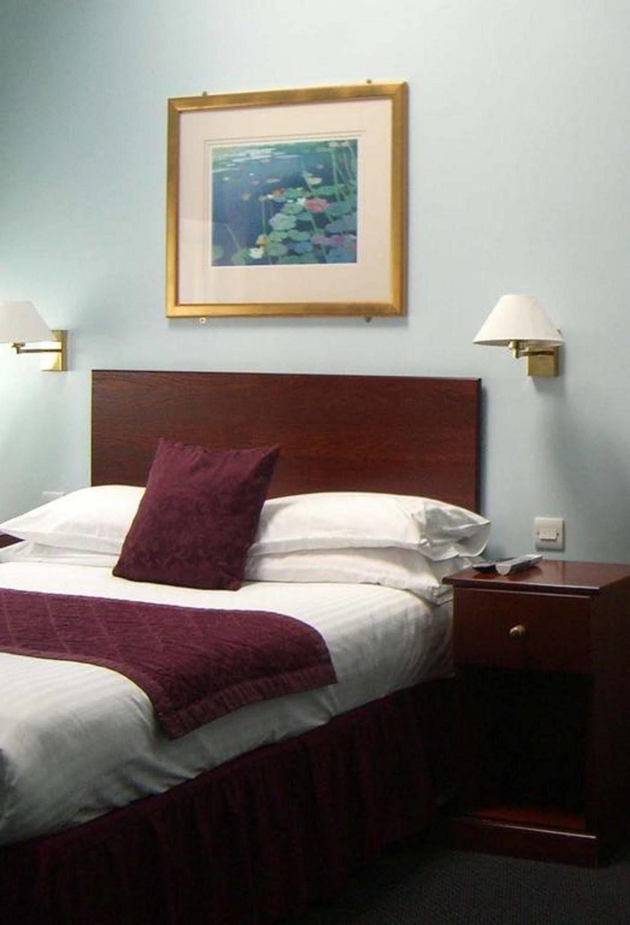 Kings Paget Hotel West Drayton  Экстерьер фото